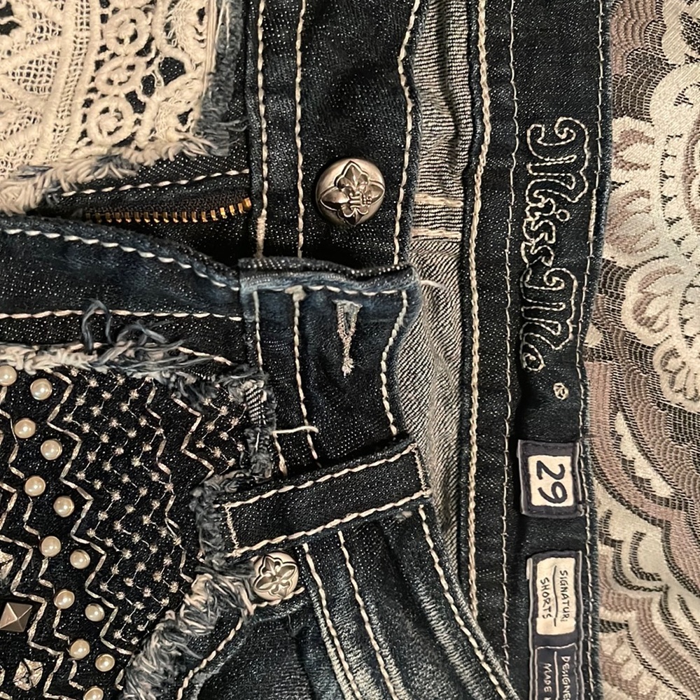Super cute Miss Me shorts. Beautiful stones and a Pattern.